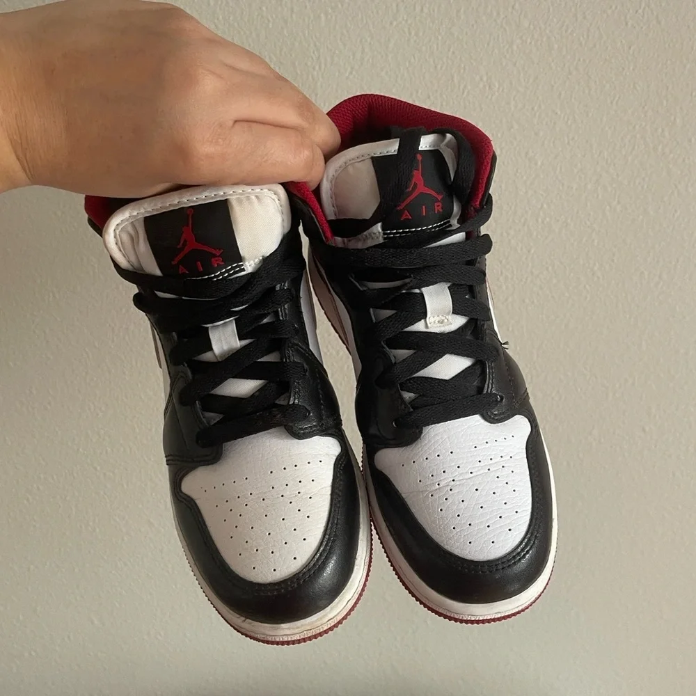 Nike Air Jordan 1 Mid GS Size 4 Youth